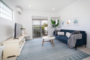 3 Fresh Sparkling Fisher 2 bed 2 bath sleeps 5 Belmont/Cloverdale